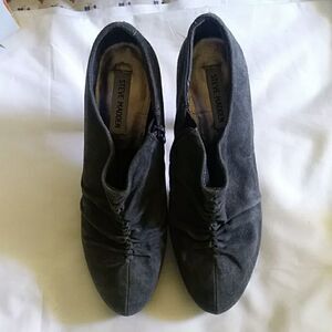 STEVE MADDEN suede booties